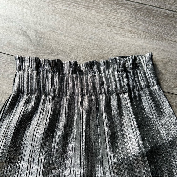 ZARA Silver Metallic Pleated Mini Skirt - Picture 6 of 16